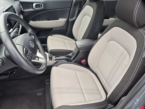 Used 2025 Hyundai Venue SEL FWD image 24