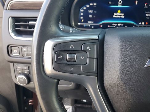 Used 2023 Chevrolet Suburban LT image 25