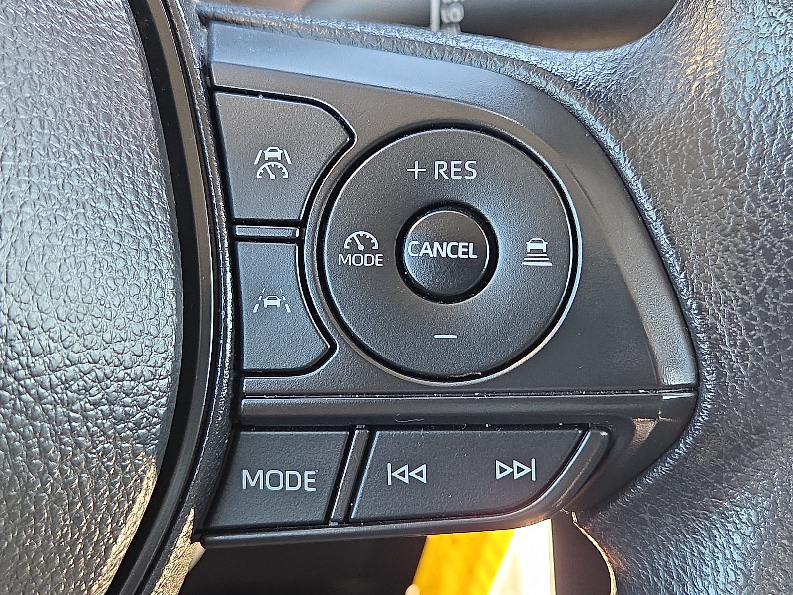 Used 2025 Toyota Corolla LE FWD image 22