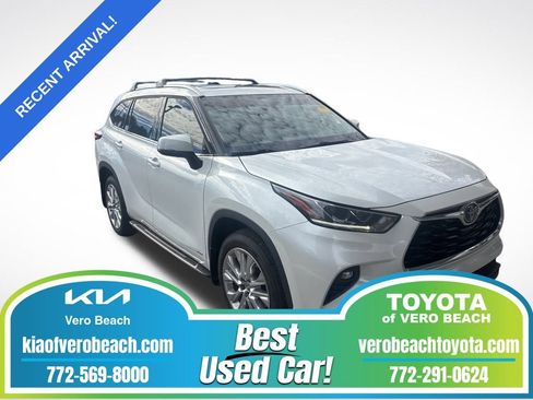 Used 2023 Toyota Highlander Limited image 1