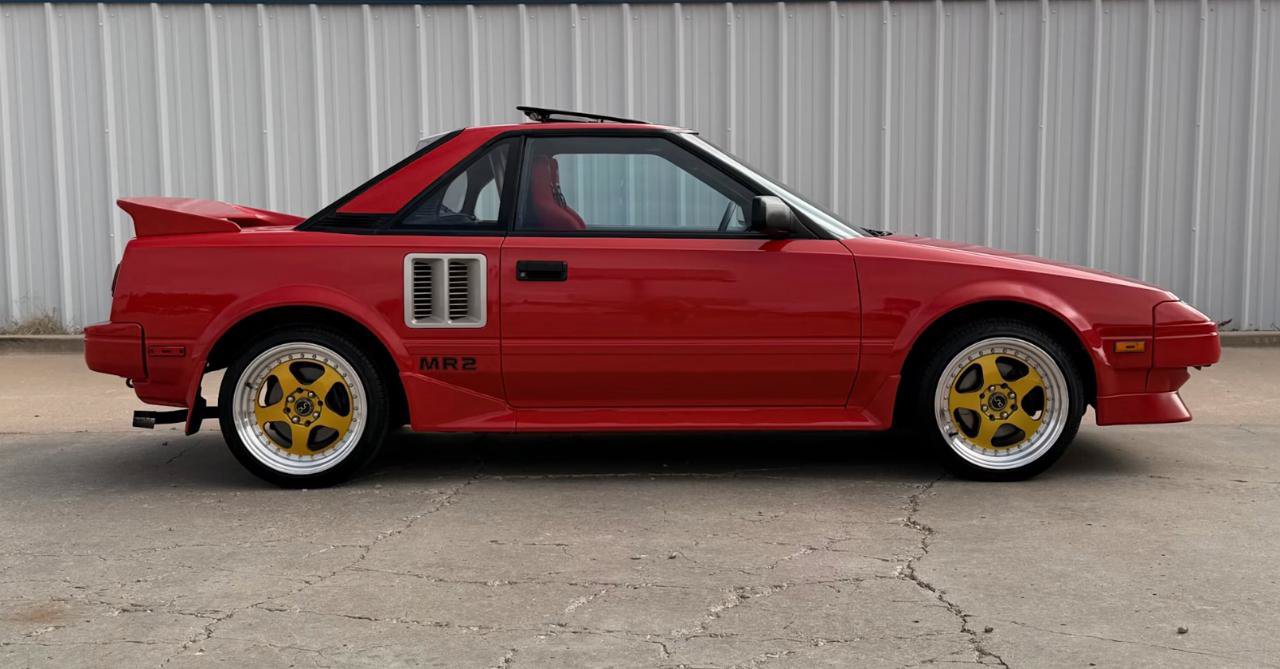 Used 1987 Toyota MR2 RWD image 2