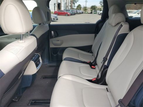 Certified 2025 Kia Carnival EX image 8