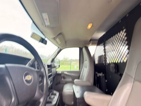 Used 2013 Chevrolet Express 2500 RWD image 22