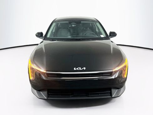 Used 2025 Kia K4 FWD image 2