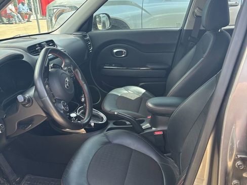 Used 2017 Kia Soul ! w/ Tech Package image 2