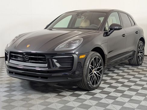 Used 2026 Porsche Macan image 1