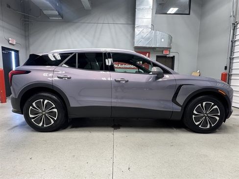 Used 2024 Chevrolet Blazer EV LT AWD/4WD image 9