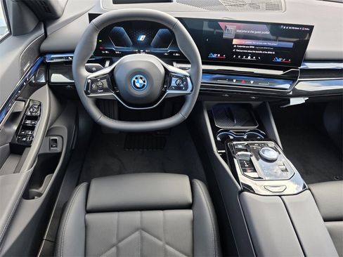 New 2026 BMW i5 eDrive40 image 11