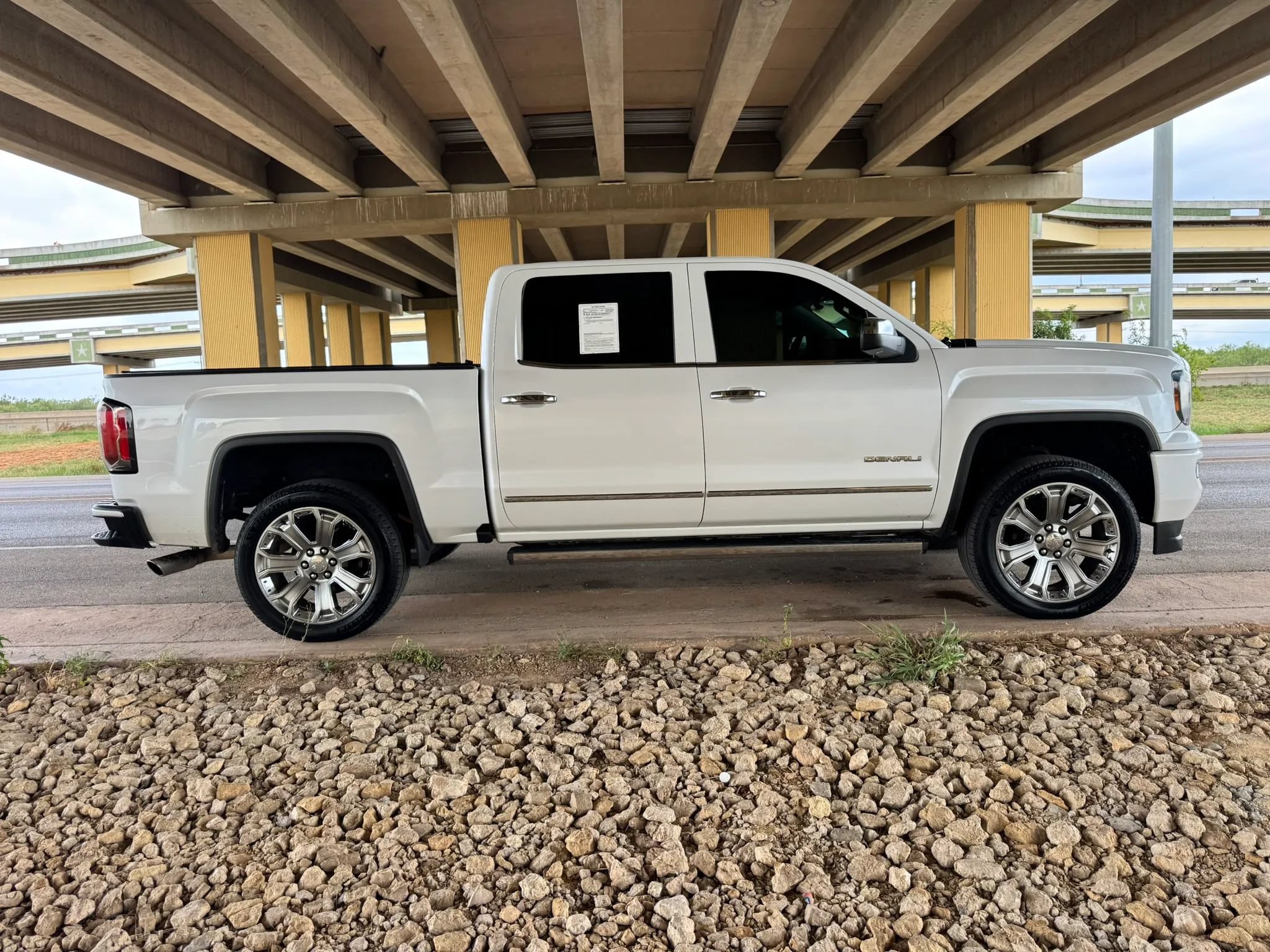 Used 2018 GMC Sierra 1500 Denali w/ Denali Ultimate Package AWD/4WD image 2