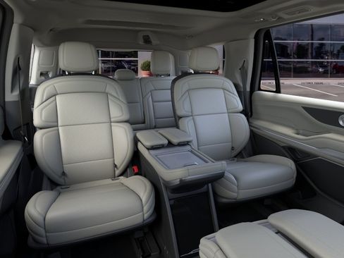 New 2026 Lincoln Navigator Reserve AWD/4WD image 11