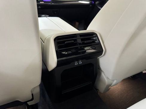 Used 2024 BMW 530i w/ Convenience Package image 22