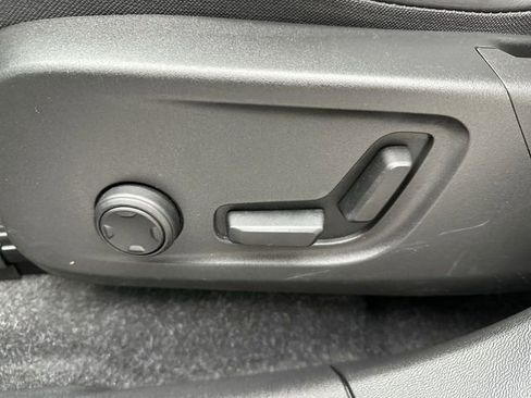 Used 2021 Volvo XC40 P8 Recharge w/ Advanced Package image 12