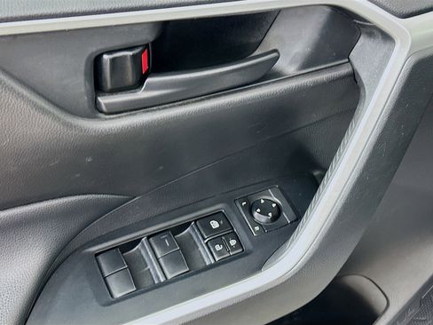 Used 2020 Toyota RAV4 LE image 15