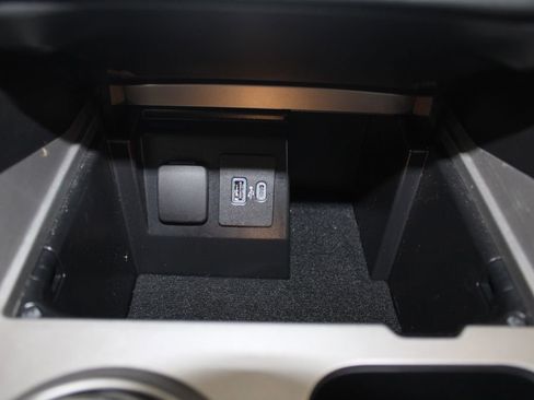 Used 2022 Ford Explorer XLT w/ Equipment Group 202A image 55