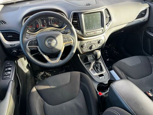 Used 2015 Jeep Cherokee Latitude w/ Cold Weather Group image 8