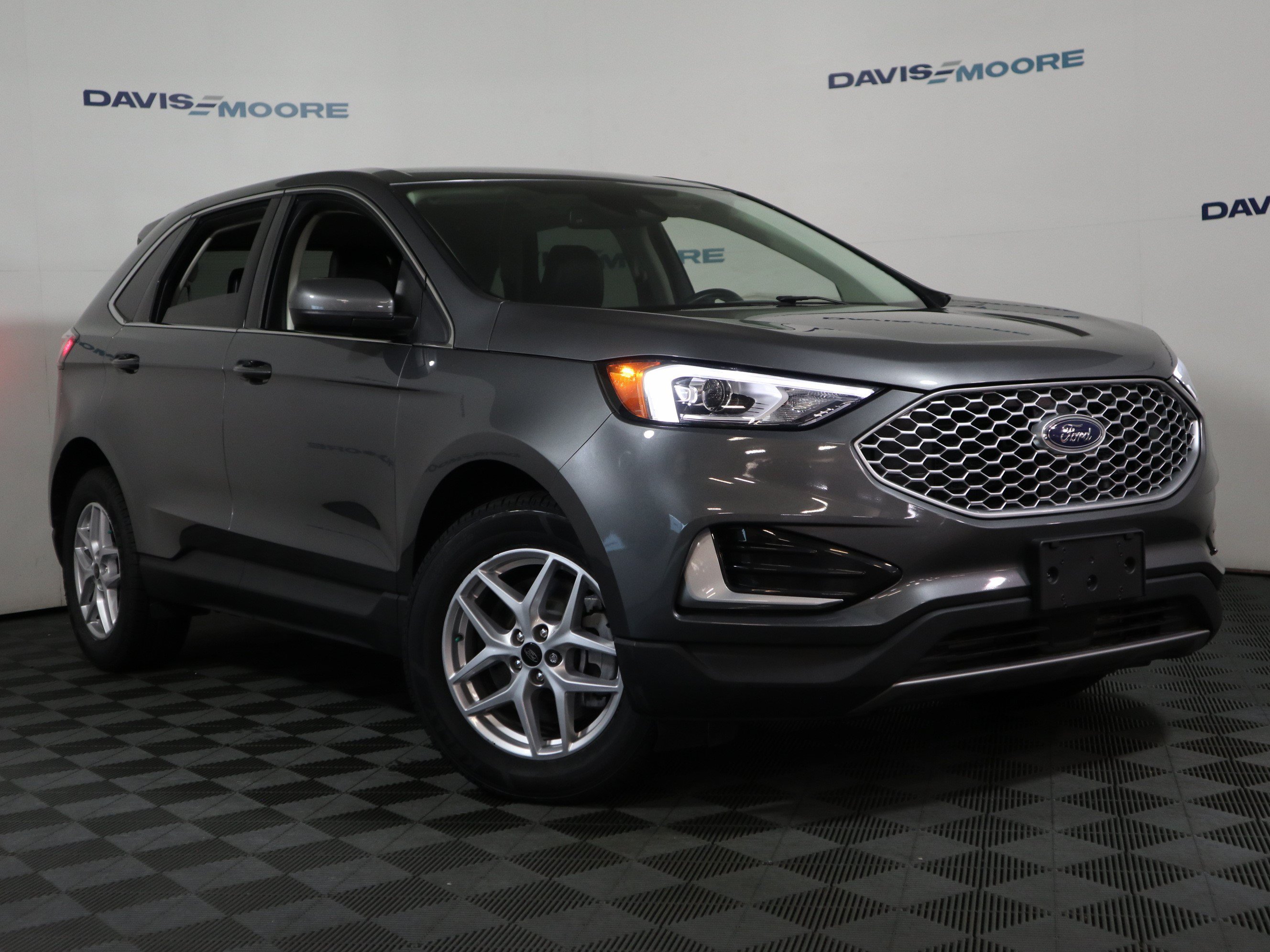 Used 2024 Ford Edge SEL AWD/4WD image 2