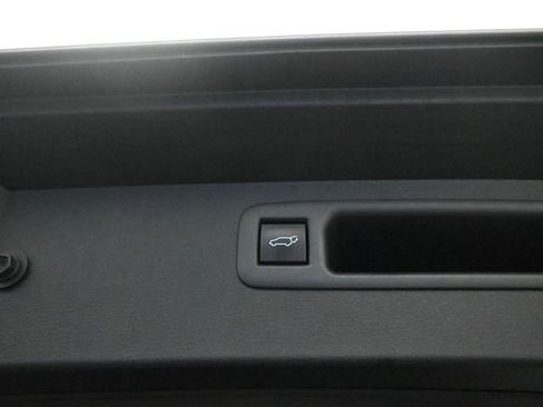 Used 2024 Toyota Highlander LE image 9