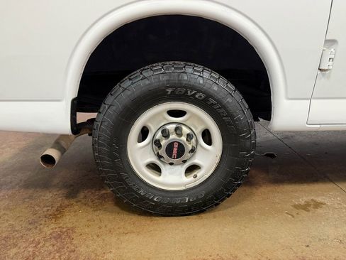 Used 2017 GMC Savana 2500 image 94