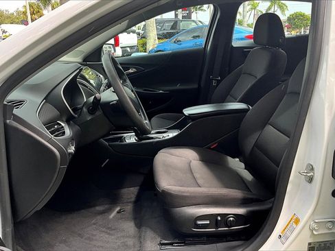 Used 2024 Chevrolet Malibu LT image 3