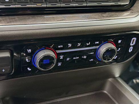 Used 2025 Chevrolet Silverado 2500 LTZ w/ LTZ Premium Package AWD/4WD image 17