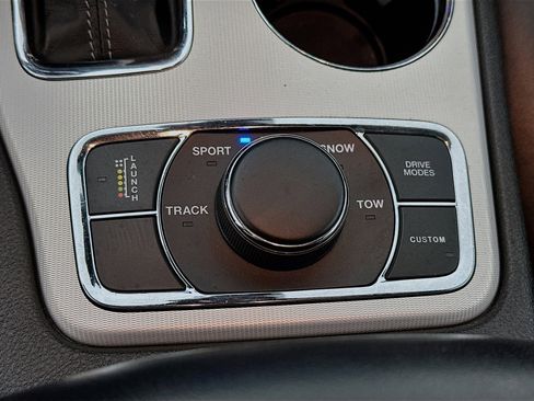 Used 2020 Jeep Grand Cherokee SRT image 21