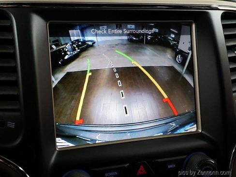 Used 2016 Jeep Grand Cherokee Laredo 75th Anniversary image 22