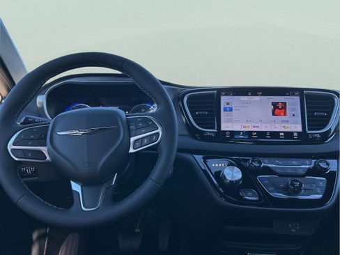 New 2026 Chrysler Voyager LX image 10