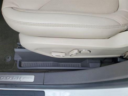 Certified 2020 Lincoln Nautilus Premier w/ Equipment Group 101A image 21