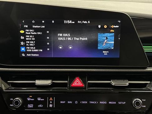 Used 2023 Kia Niro EX image 17