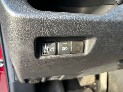 Used 2021 Toyota RAV4 LE FWD image 18
