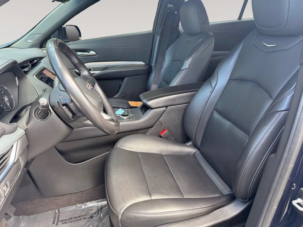 Used 2022 Cadillac XT4 Premium Luxury w/ Enhanced Visibility Package AWD/4WD image 9