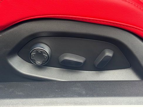 Used 2023 Chevrolet Corvette Stingray Premium Conv w/ Z51 Performance Package image 39