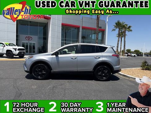 Used 2018 Toyota RAV4 LE FWD image 1