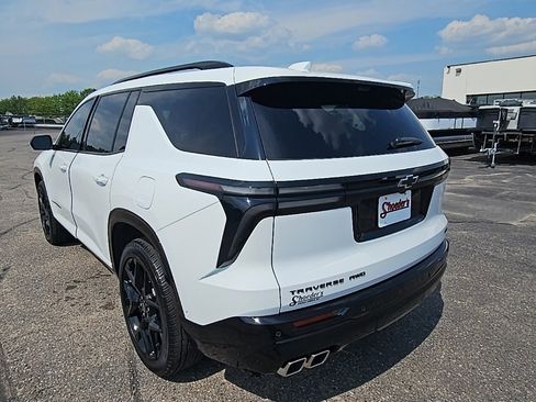 Used 2024 Chevrolet Traverse RS image 3