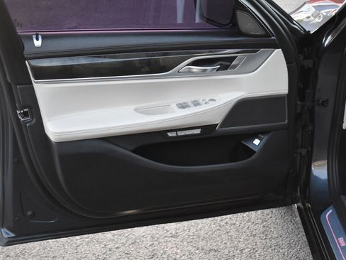 Used 2017 BMW 740i image 14