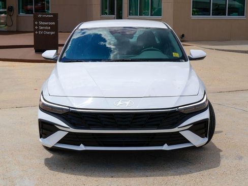 New 2026 Hyundai Elantra SE FWD image 25