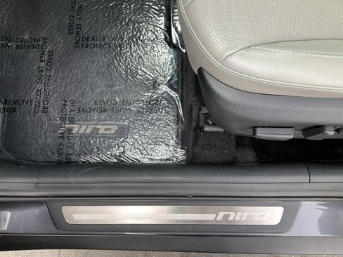 Used 2019 Kia Niro EX Premium w/ Sunroof Package image 14