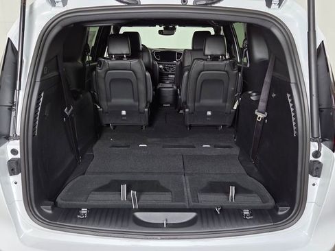 New 2026 Chrysler Pacifica Select image 10