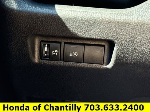 Used 2021 Toyota RAV4 LE AWD/4WD image 19