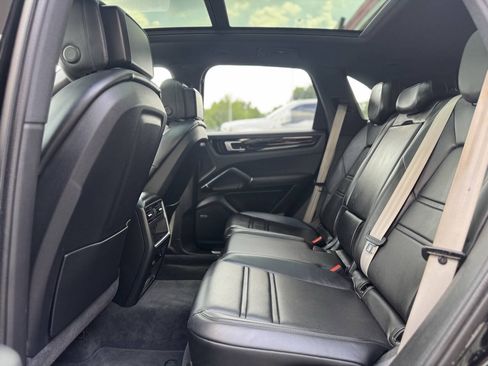 Used 2020 Porsche Cayenne AWD/4WD image 28