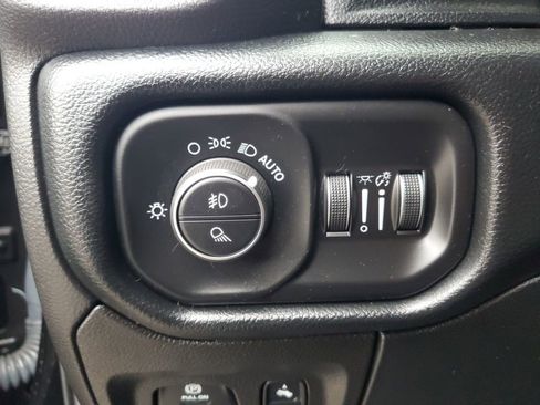 Used 2019 RAM 1500 Big Horn image 11