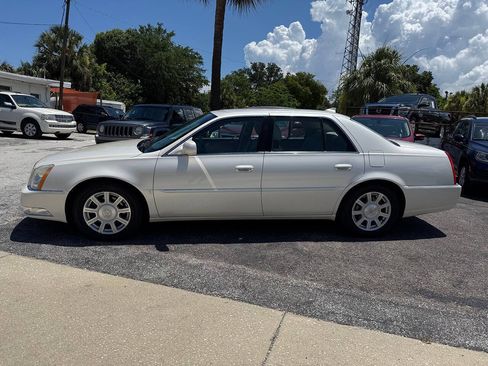 Used 2010 Cadillac DTS FWD image 5