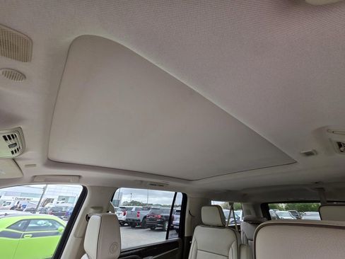 Used 2021 GMC Yukon XL Denali w/ Denali Premium Package image 9