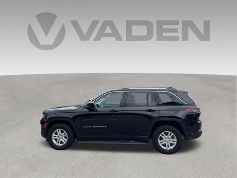 Used 2023 Jeep Grand Cherokee Laredo RWD image 21