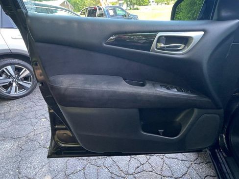 Used 2015 Nissan Pathfinder SV AWD/4WD image 15
