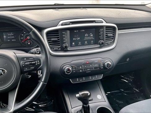 Used 2018 Kia Sorento LX image 6