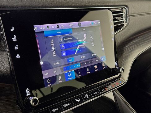 Used 2023 Jeep Wagoneer L Series III w/ Preferred Equipment Group image 17