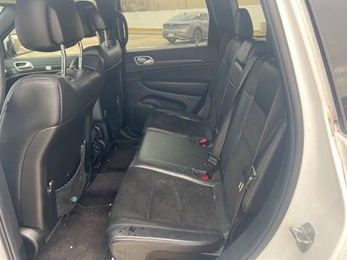 Used 2017 Jeep Grand Cherokee Altitude image 12