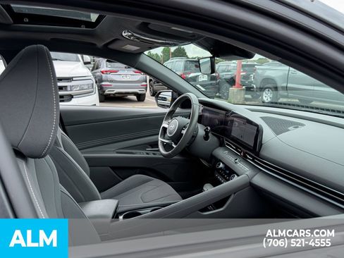 Used 2025 Hyundai Elantra SEL FWD image 15