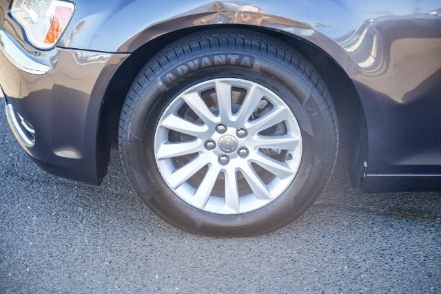 Used 2014 Chrysler 300 RWD image 11